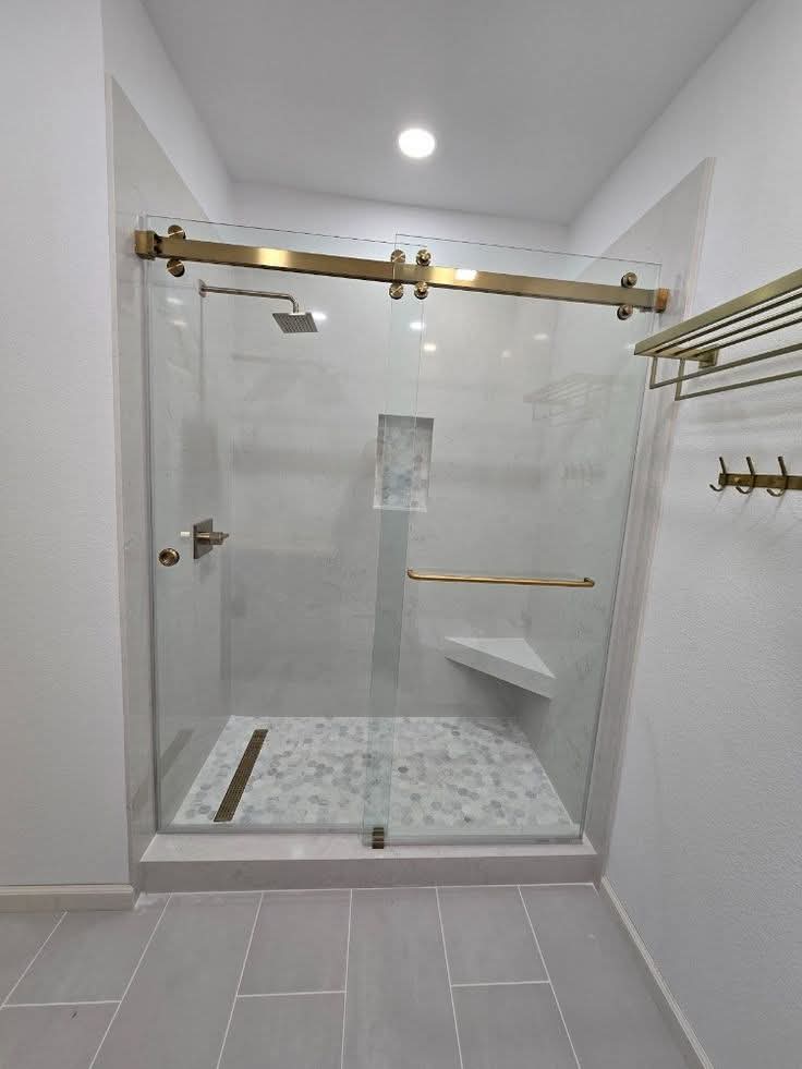 Salle de Bain en Verre Trempé sur Mesure